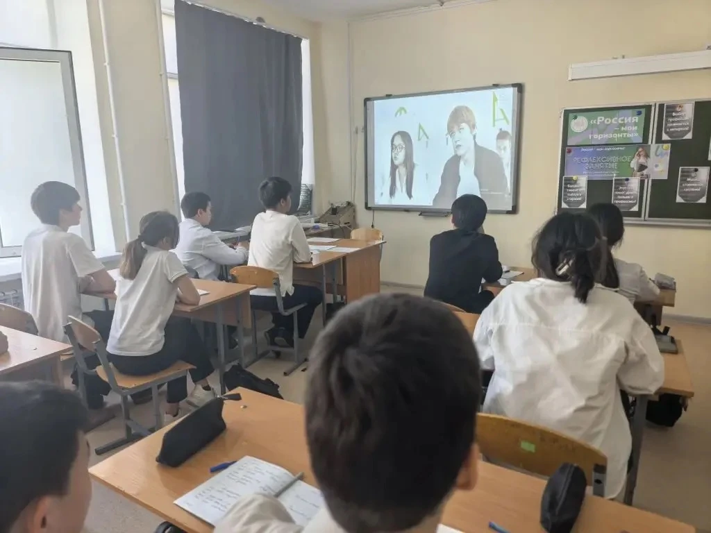 🔔 Итоги года и взгляд в будущее: финальные профориентационные занятия!  Сегодня в нашей школе прошли