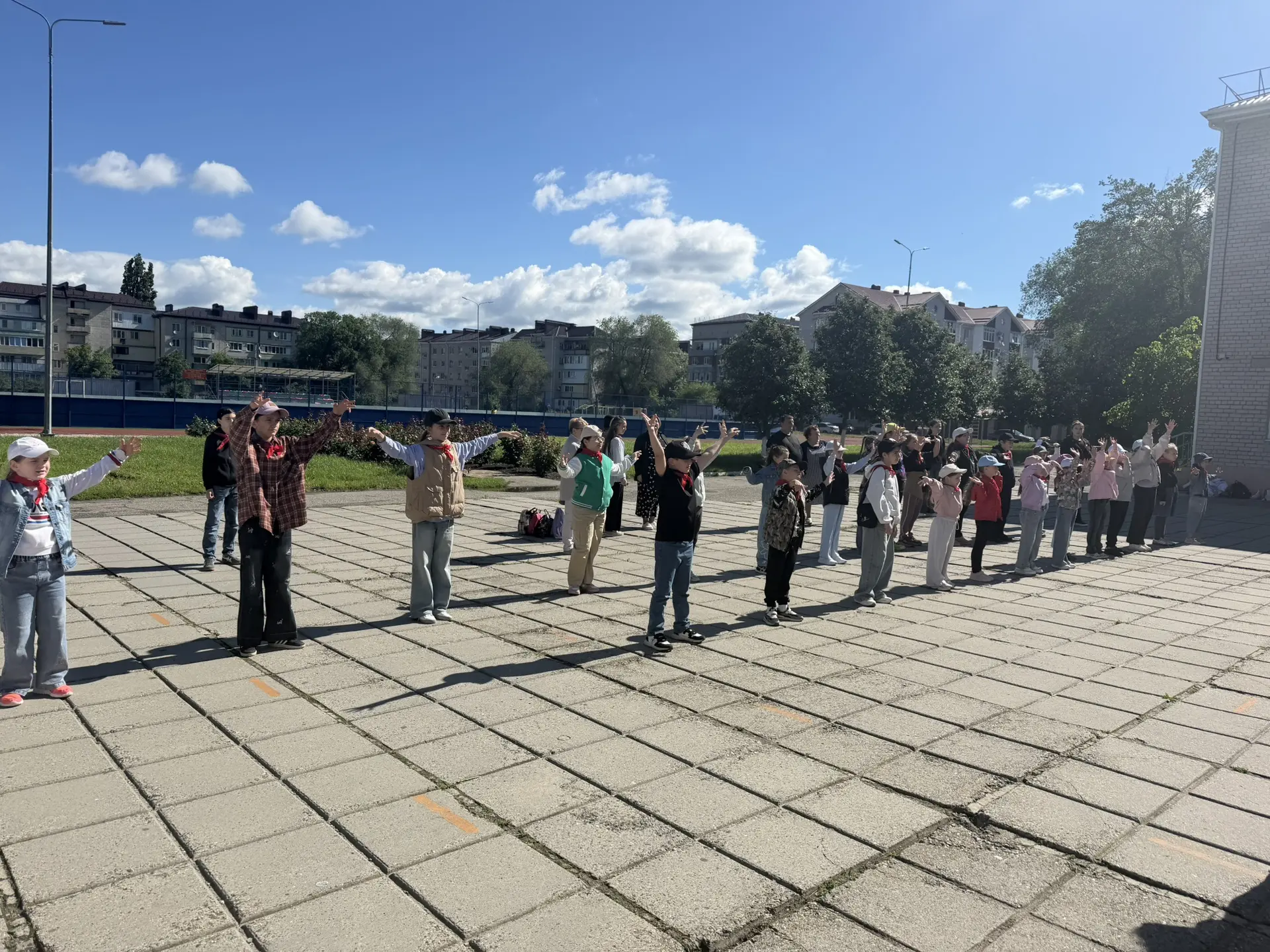 🚸 Безопасное лето — это важно!

В нашем пришкольном лагере прошел «День безопасности». День получил