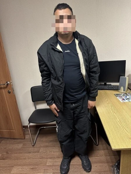 В Чувашии сотрудники полиции задержали курьера телефонных мошенников, подозреваемого в ...