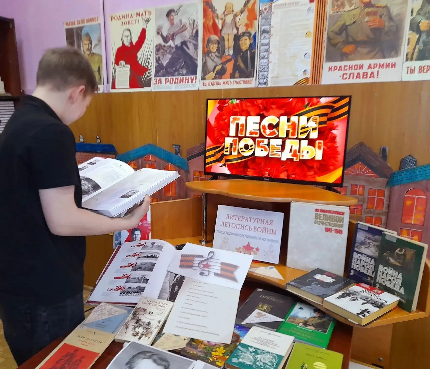 Художественная летопись войны  📍7 апреля ученики 8 "Б" класса (классный руководитель Ионат Е. В.) ст