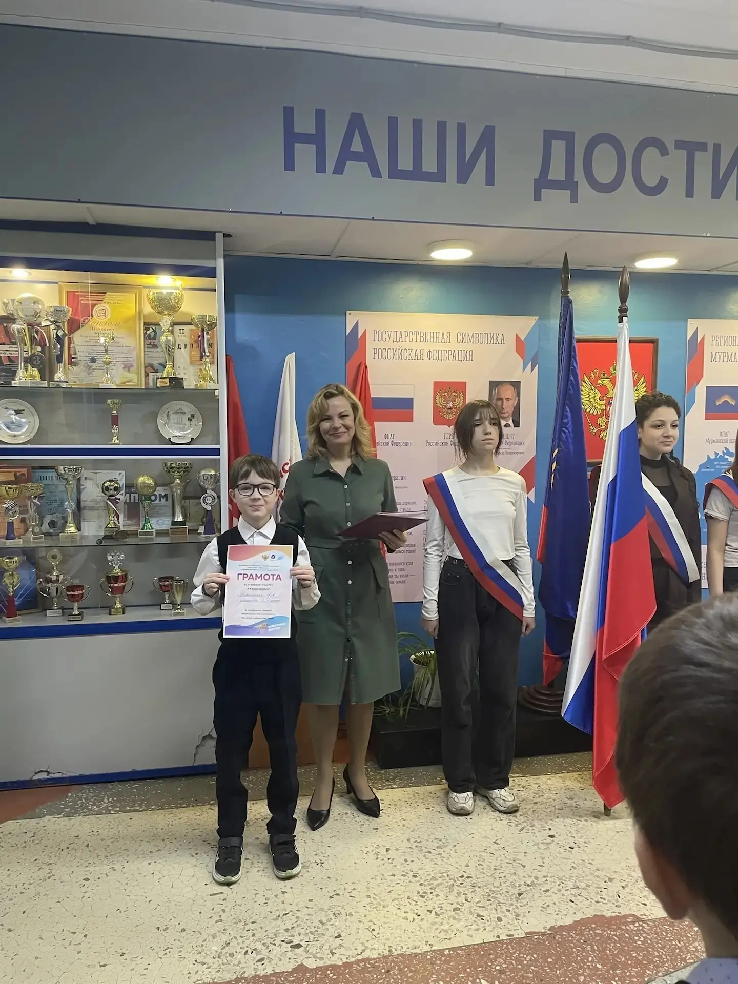 🇷🇺Неделя в школе началась с традиционной торжественной линейки. Это предпоследняя лин...