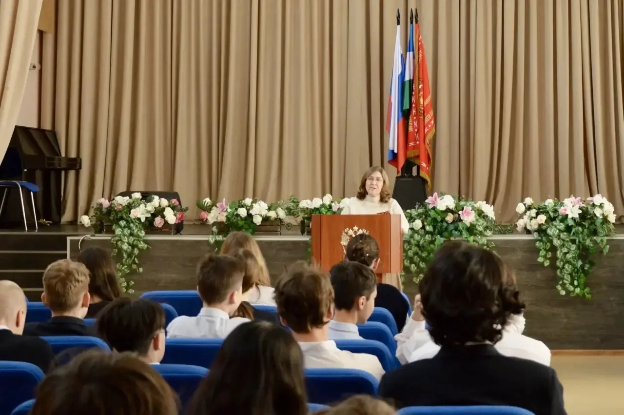 Мероприятия. Начало недели  Звуки Гимна Российской Федерации, а потом Республики Башкортостан огласи