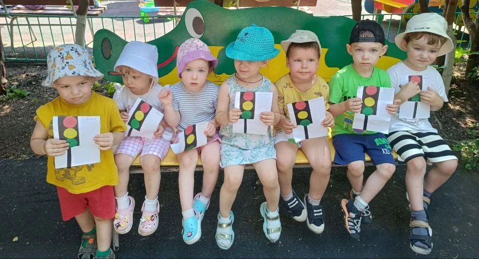🚦 День ПДД в группе раннего возраста: учимся быть внимательными на дороге!

В ясельной группе прошё