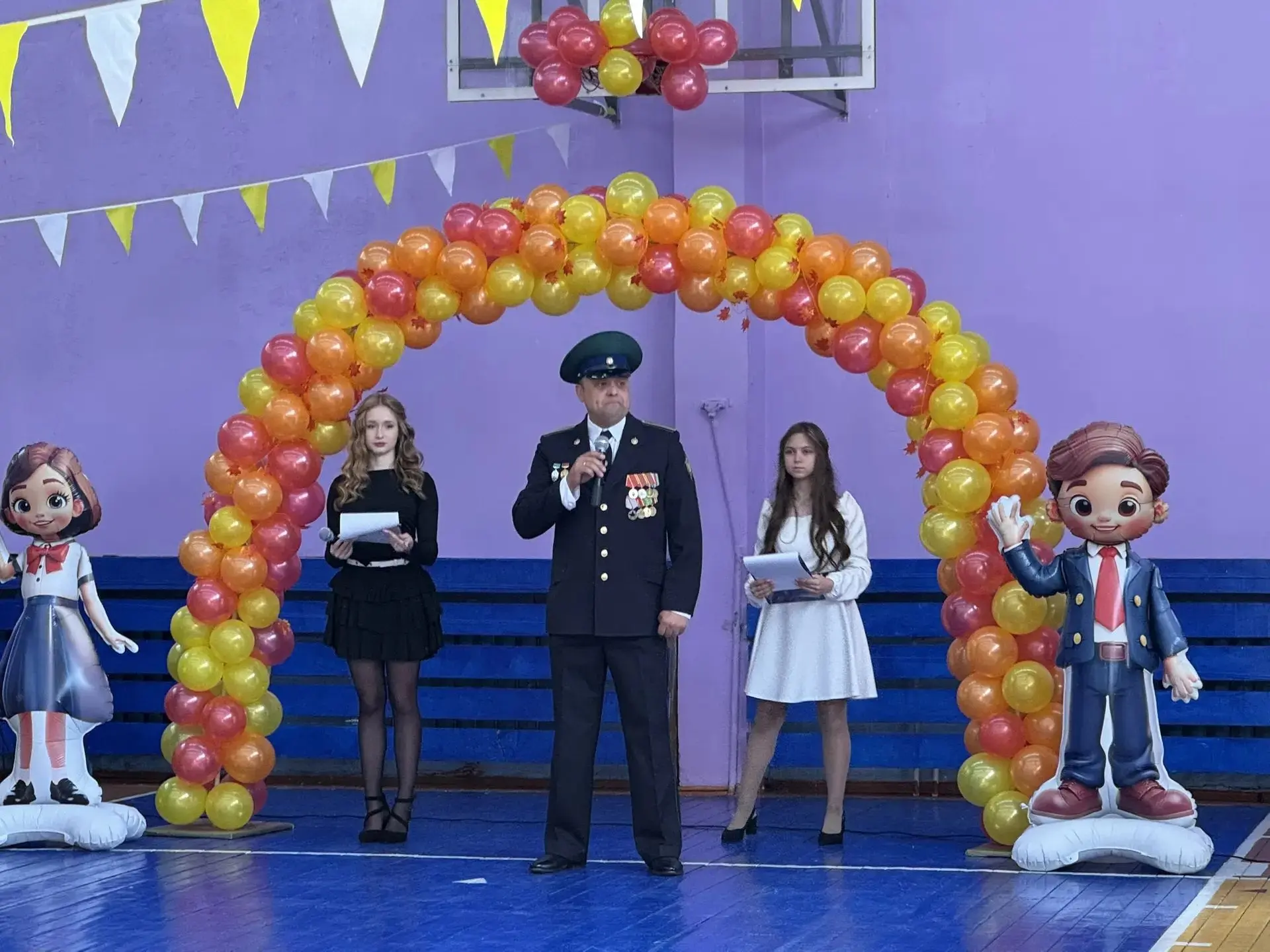 Сегодня, 1 сентября, в нашей школе начался новый учебный год! С самого утра царила праз...