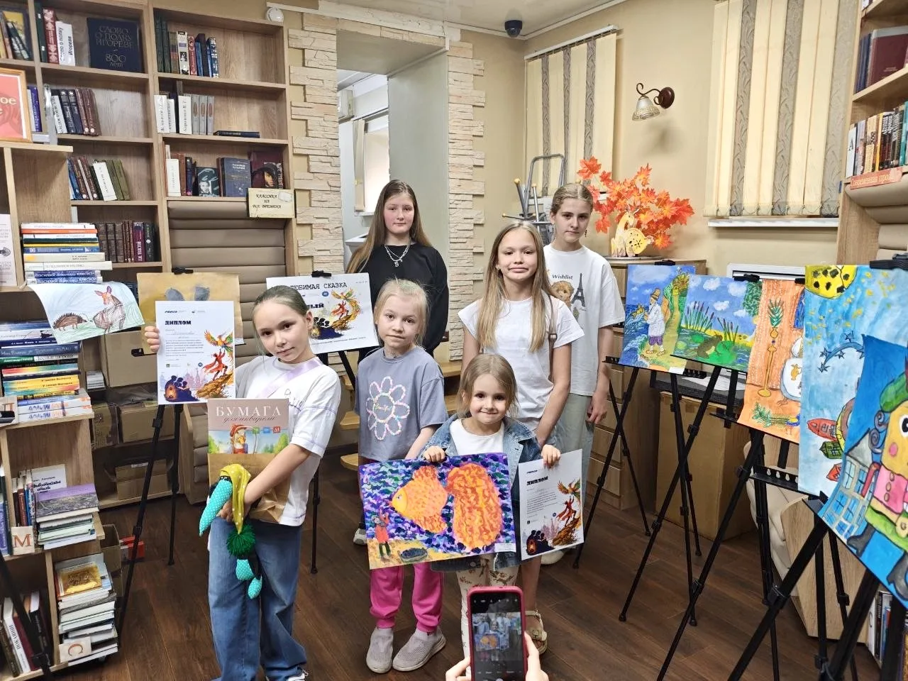✨Любимая сказка в театре 

🎨Обучающиеся изостудии «Живая кисть» детского клуба «Эллада» приняли уча