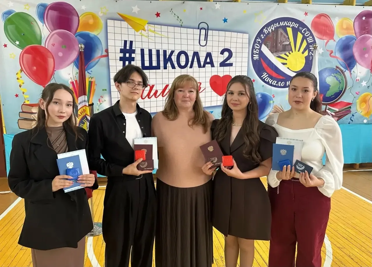 Этот день настал! 🎓

🎈Вчера в нашей школе прошла торжественная церемония вручения аттестатов выпус