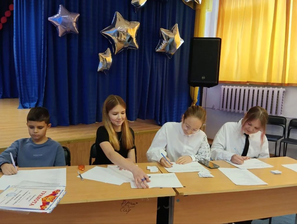 🏆 12 декабря прошёл брейн-ринг «Дорогами героев», посвящённый Дню Героев Отечества. В интеллектуальн