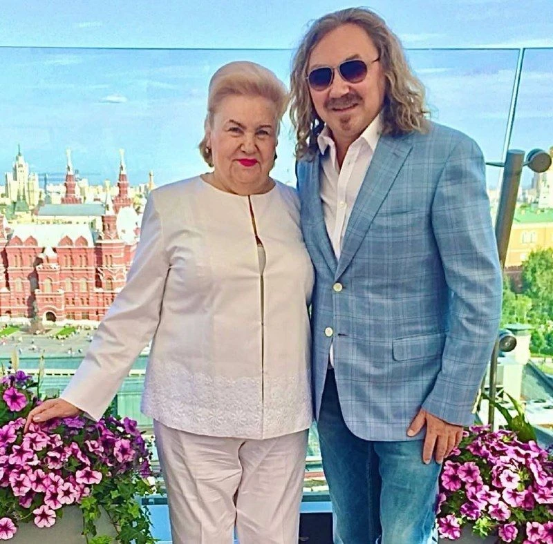 Игорь Николаев поздравил маму с 88-летием! Здоровья Светлане Митрофановне❤️
