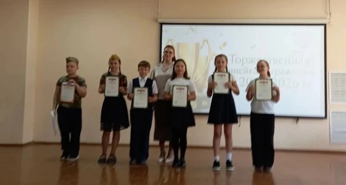 В пятницу, 18 мая, у нас прошла торжественная линейка для учеников начальной школы. Повод собраться 