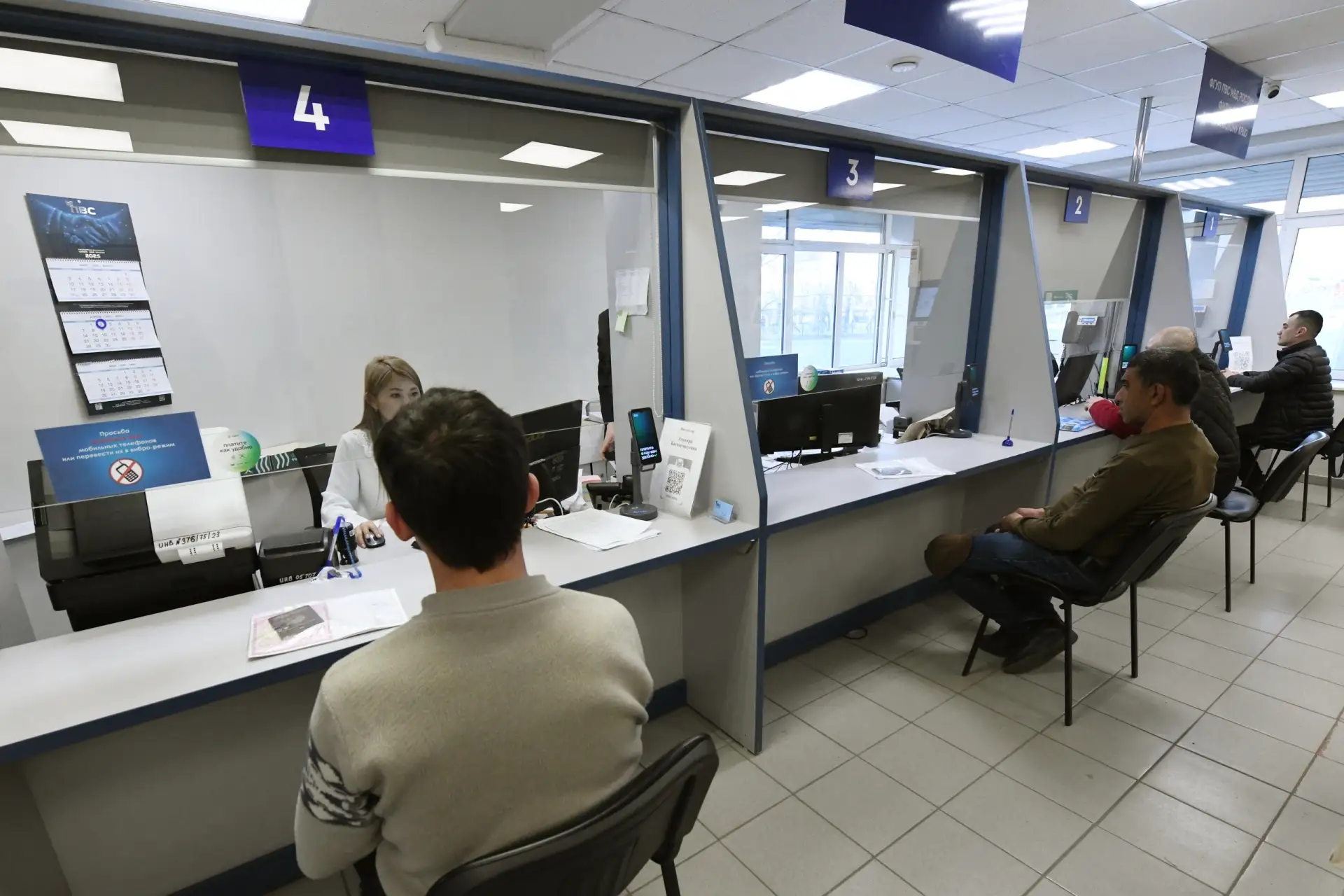 Узбекистан и Россия договорились перенести миграционный учет в Ташкент и другие города.