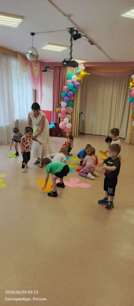 Сегодня у детей прошел яркий и веселый праздник, посвященный самому теплому времени года — Лету.🌞 Э