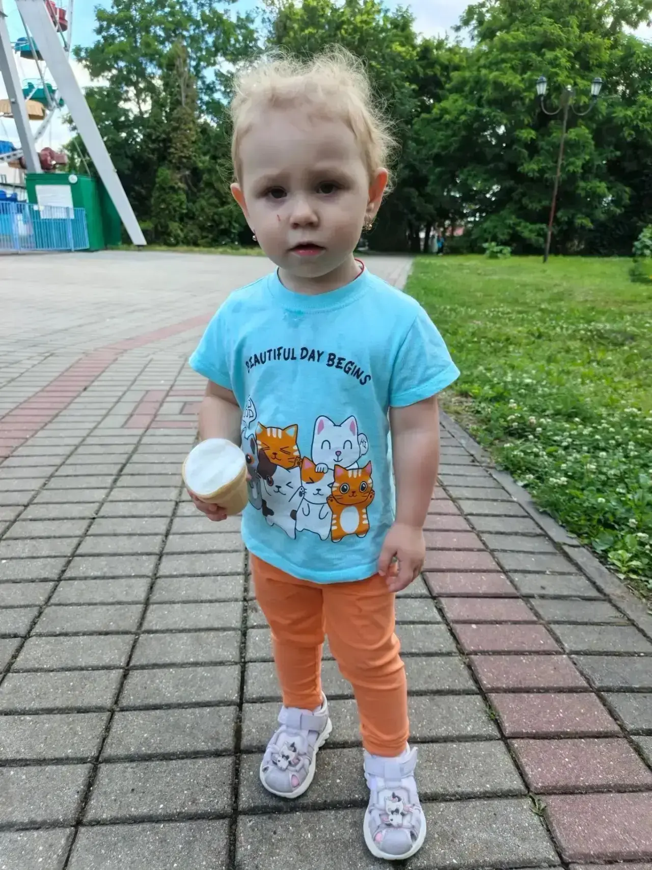 С днем рождения,Полина!! Нашей  малышке сегодня целых два годика! Желаем  маленькой звездочке расти 