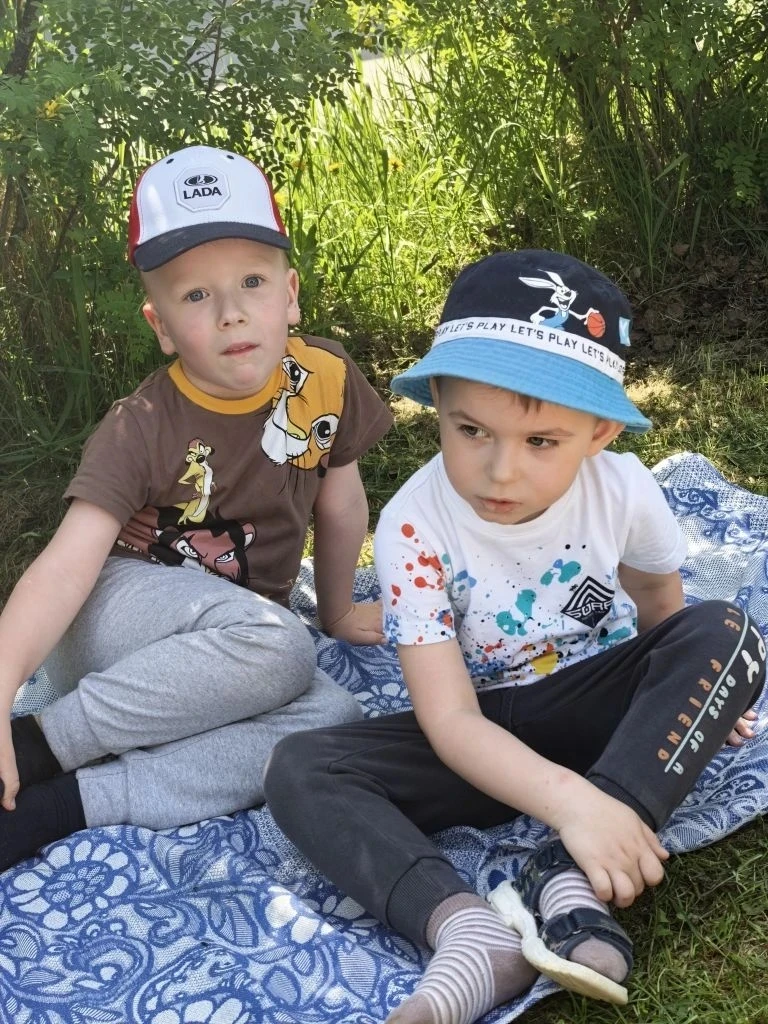 🌞Прогулка в детском саду - это всегда веселье и радость! 🏘👧🧒