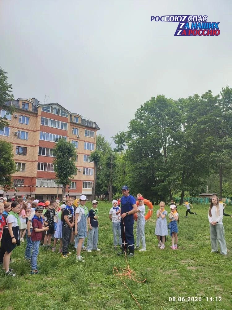 Урок безопасности от профессионалов

8 июня спасатели Центрального аварийно-спасательного отряда ГБУ