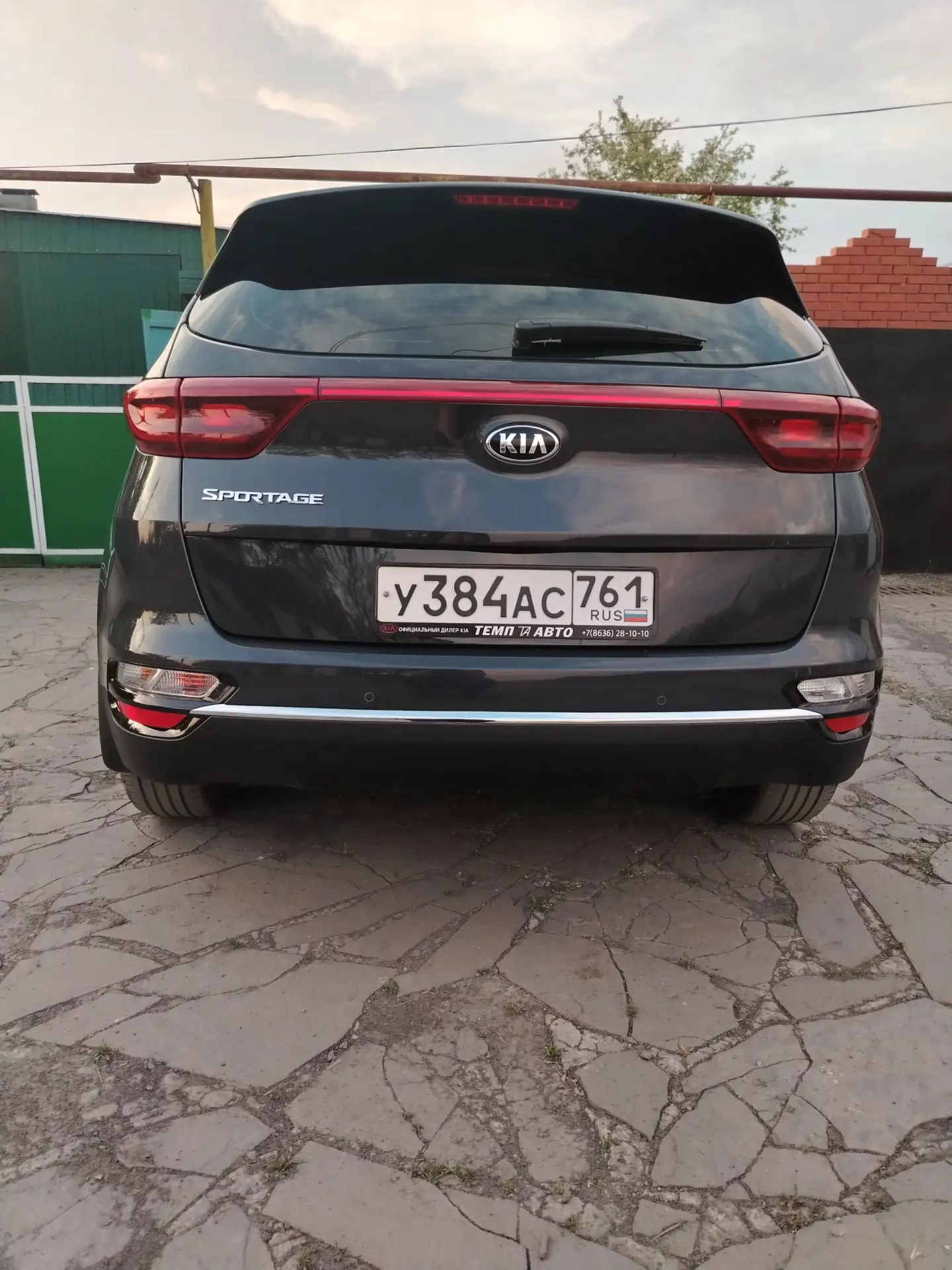 Наименование: Продаю Kia Sportage 4 в идеальном состоянии, близком к новому.  

Описание:  
- Год вы