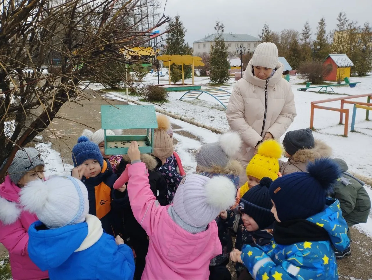 🐦‍⬛🐧 ЗНАКОМСТВО С ЗИМУЮЩИМИ ПТИЦАМИ 
📌Одним из важных познавательных знаний в детском саду являет