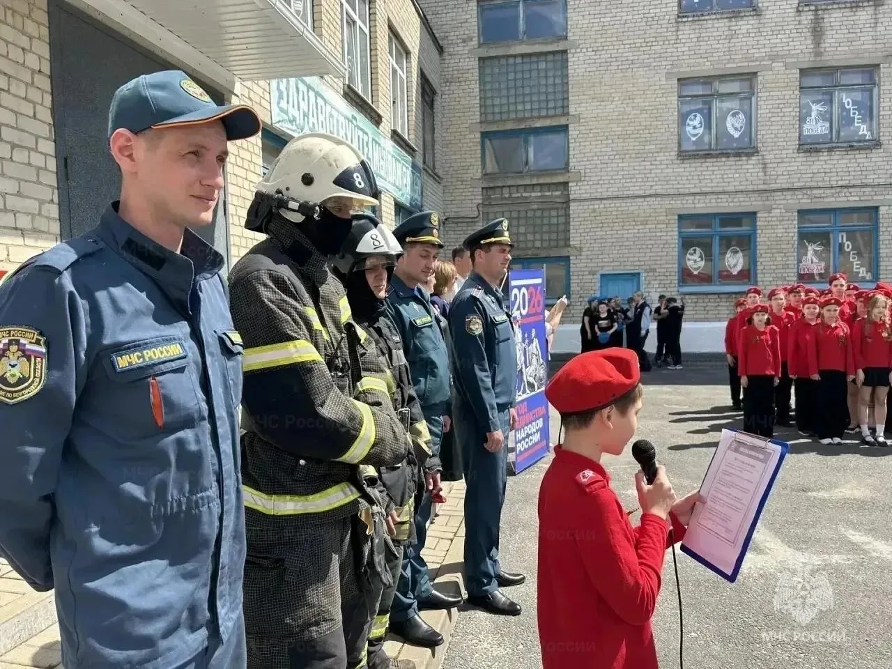 В Губкине учеников ОК«СтартУМ» посвятили в кадеты МЧС и юнармейцы  Ребята произнесли клятву. Они поо