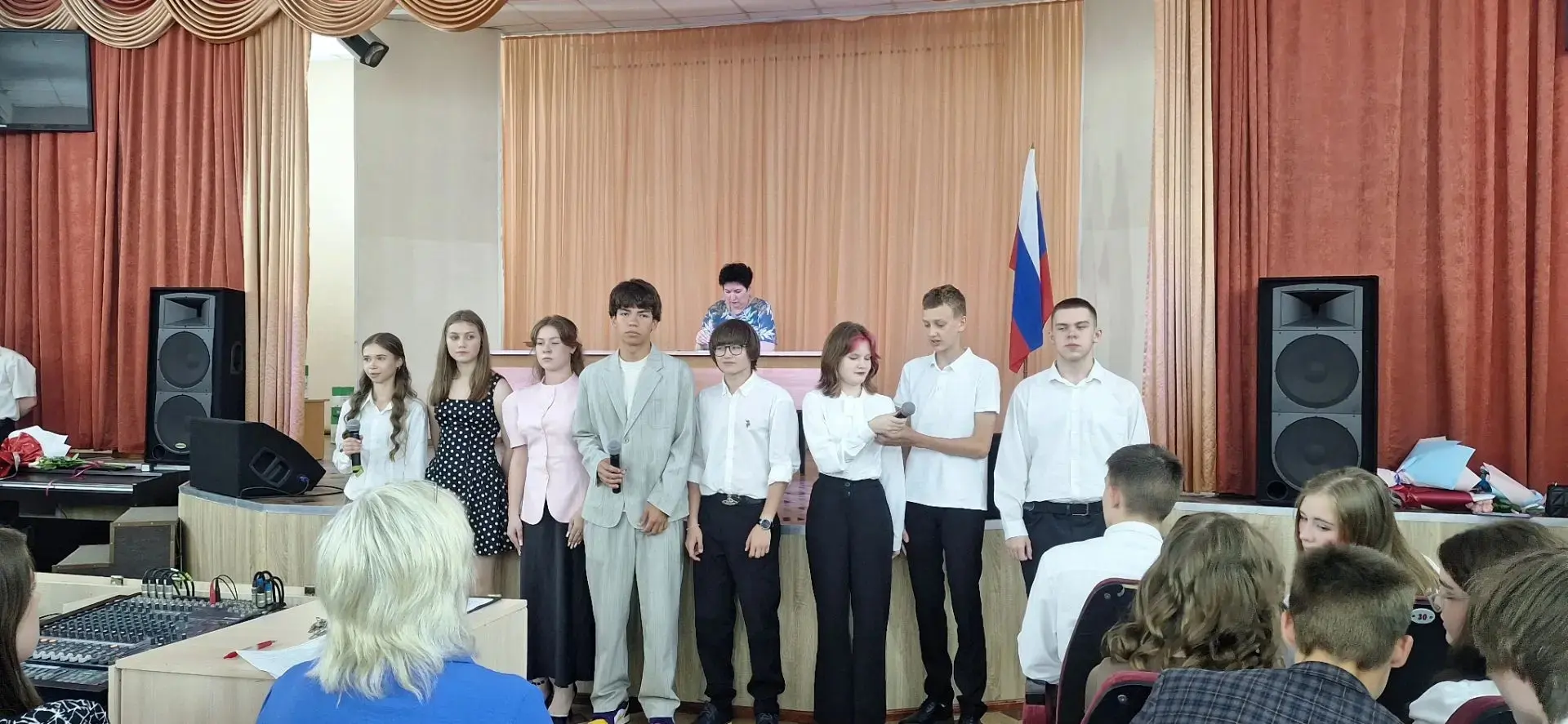 Сегодня в нашей гимназии прошёл важный и трогательный праздник — вручение аттестатов об основном общ