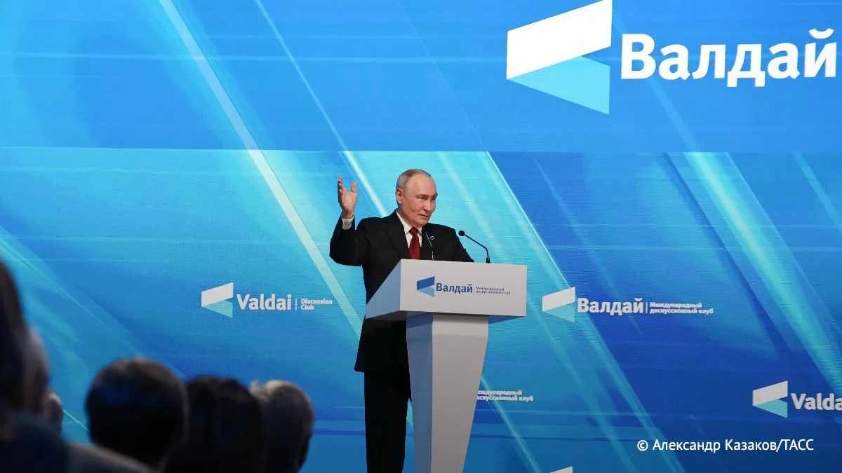 Путин заявил, что пользуется не нейросетями, а администрацией президента, которая, в св...