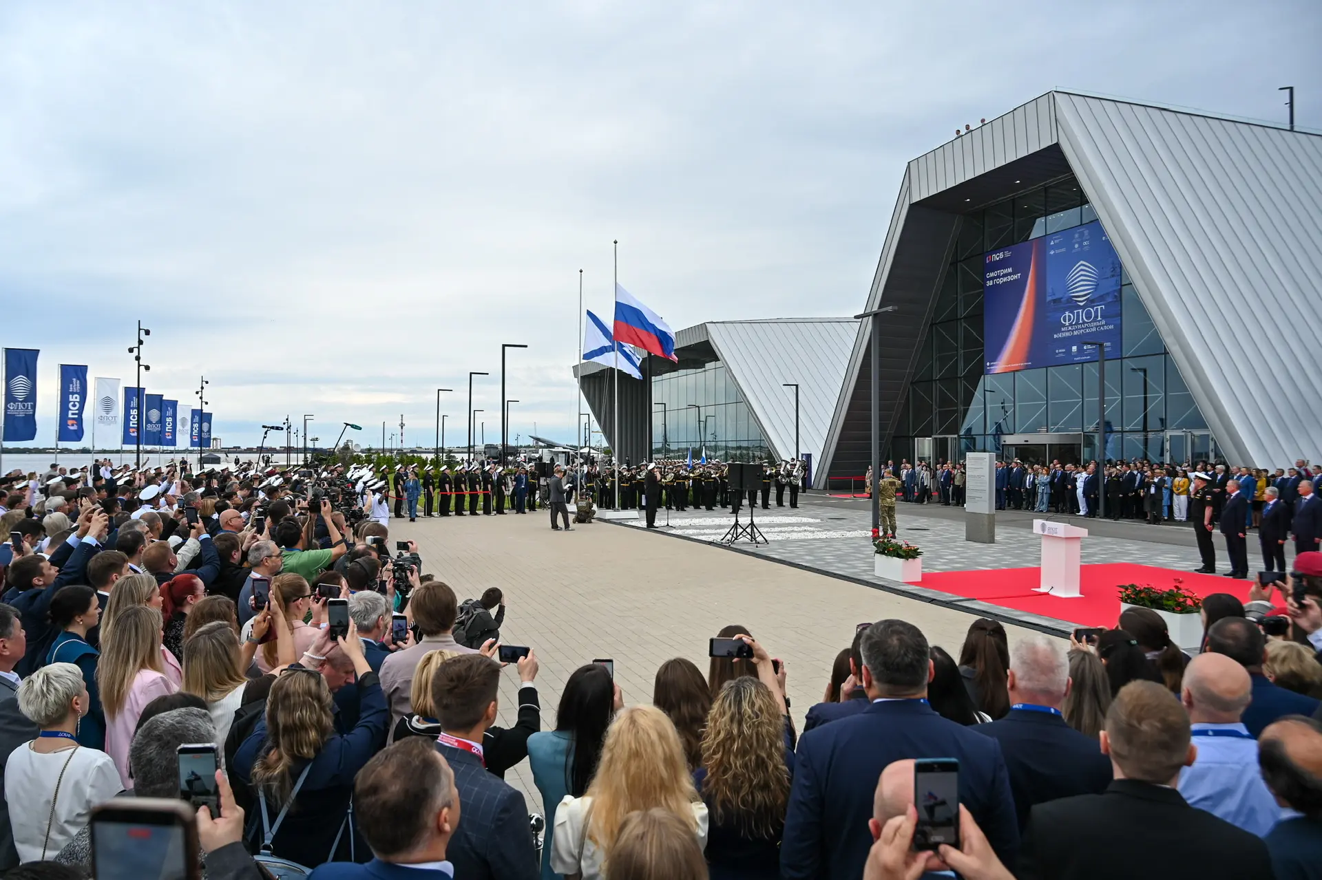 В Кронштадте открылся Международный военно-морской салон «ФЛОТ-2026» ⚓️
