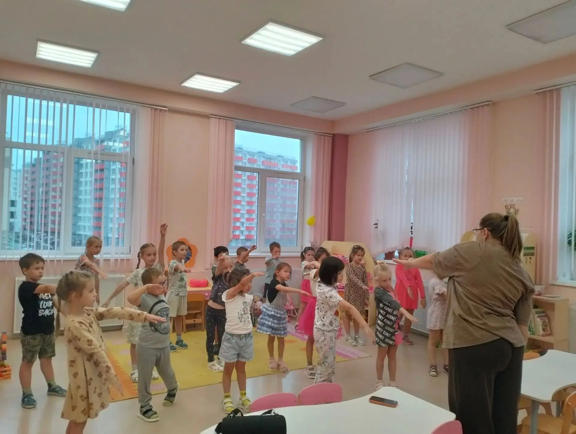 Сегодня инструктор по физической культуре бассейна Валерия Игоревна провела для воспита...