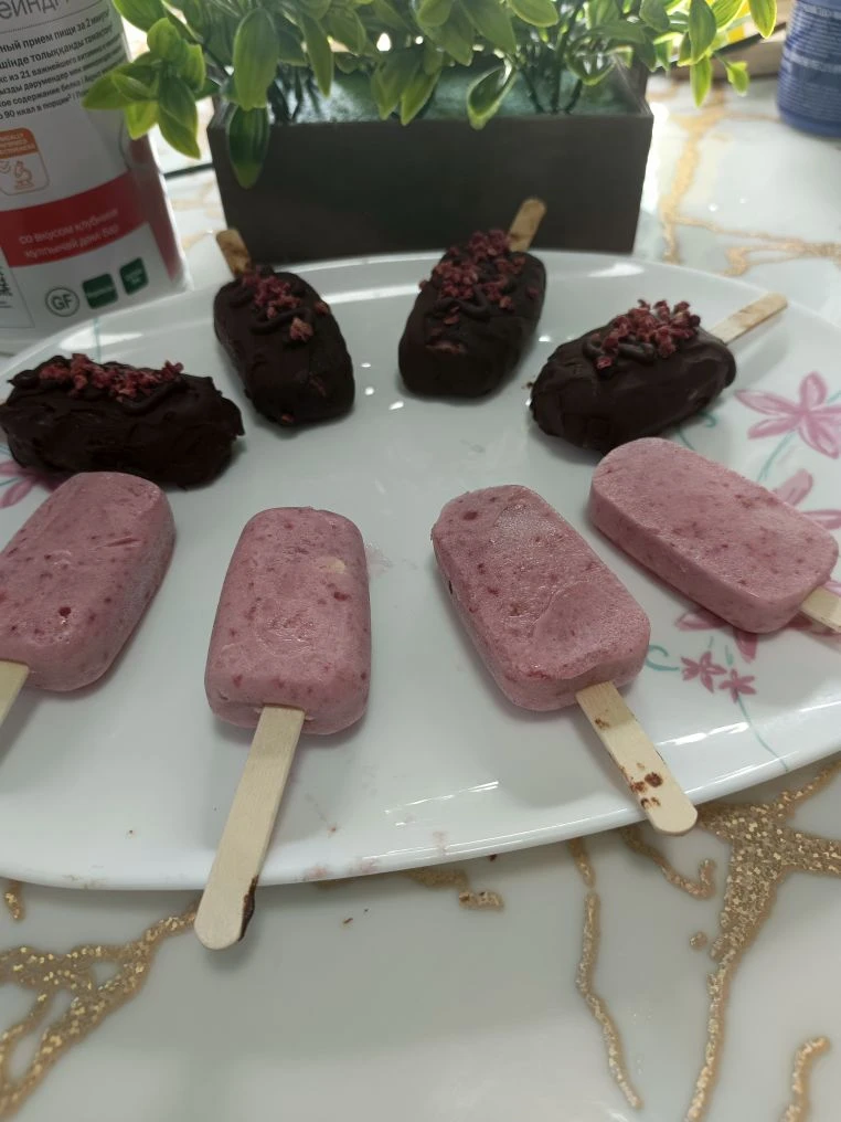 Протеиновое мороженое 🍨 своими руками приготовила.
Все  ингредиенты у нас под рукой:
Протеиновый ко