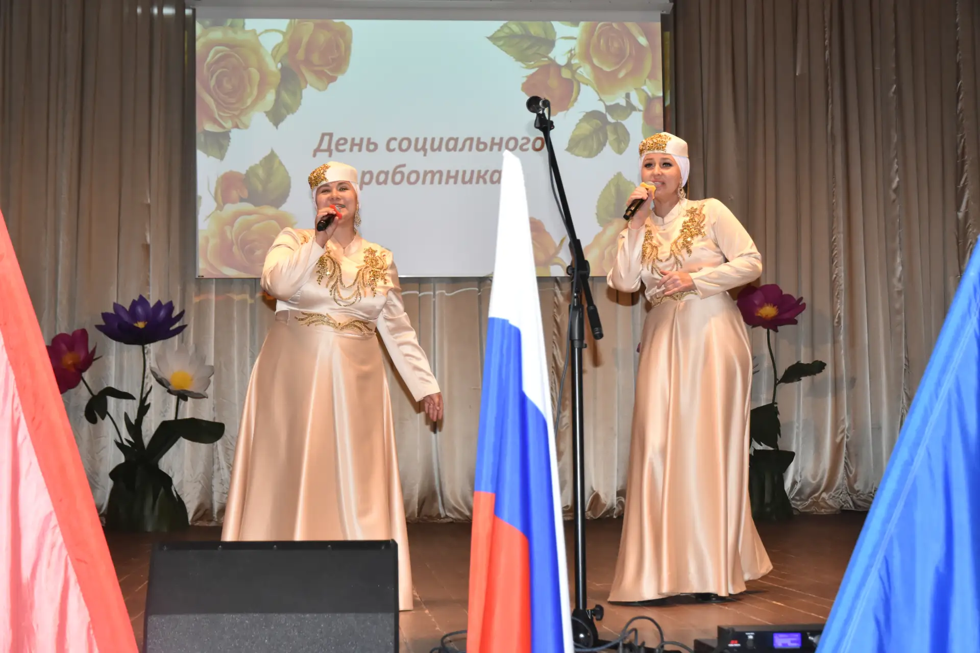 ♥В преддверии профессионального праздника — Дня социального работника — в Центральном с...