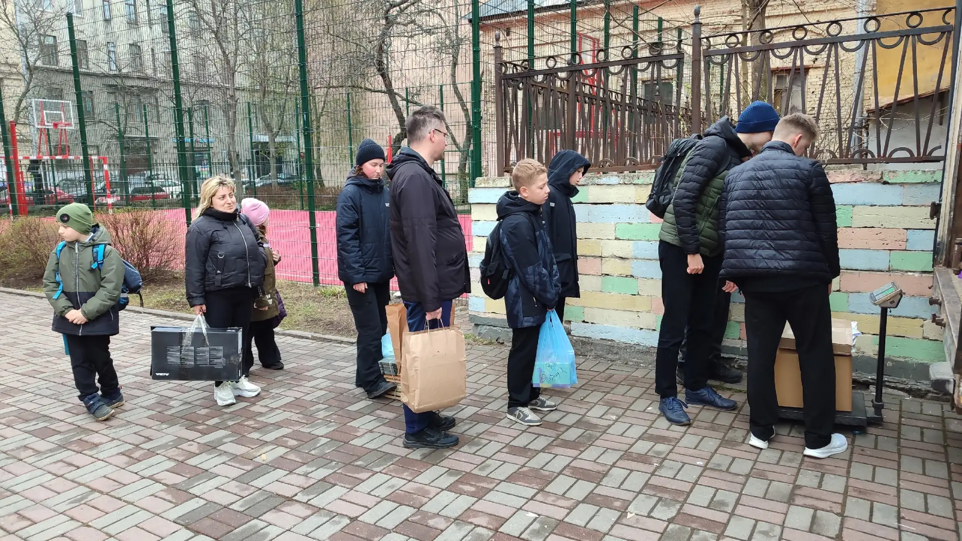 Более 1,3 тонны бумаги: итоги большого сбора макулатуры! 🌿♻️  16 апреля внутренний двор нашей гимназ