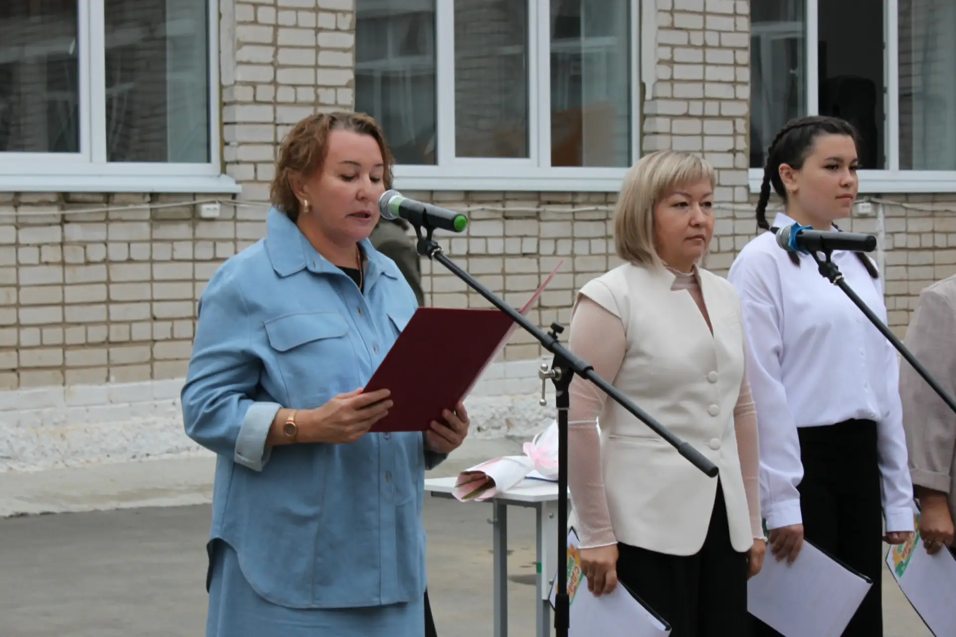 🔔 Сегодня руководитель Департамента Эльвира Гамерова приняла участие в торжественной л...
