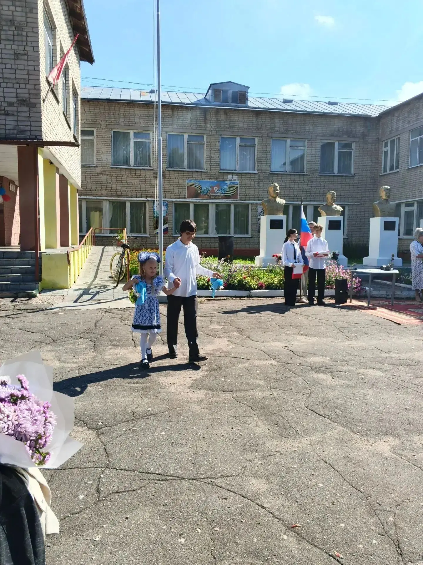 Торжественные мероприятия, посвящённые началу нового учебного года  начались на Аллее Г...