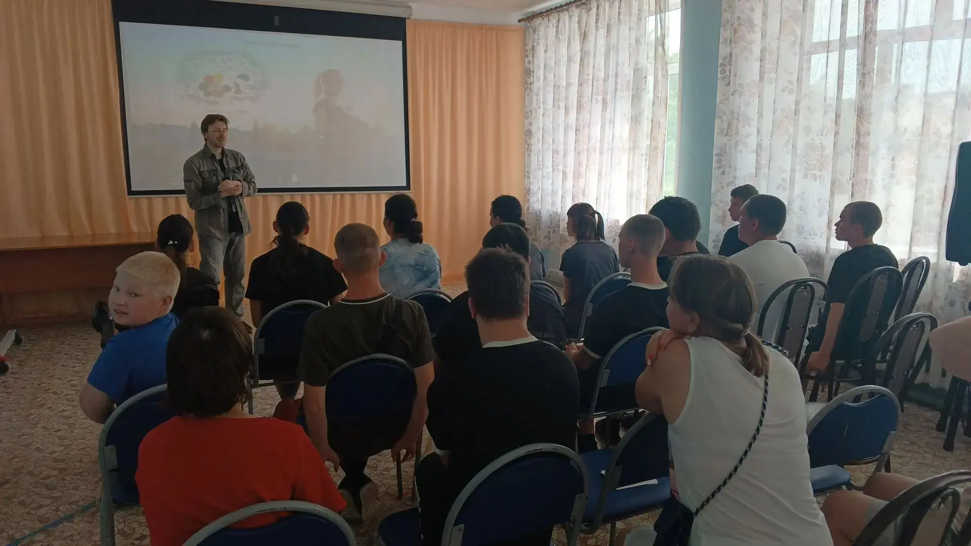 🎬Волшебство кино: ребята познакомились с настоящим киноискусством! 

📹К нам в гости пришёл Андрей 