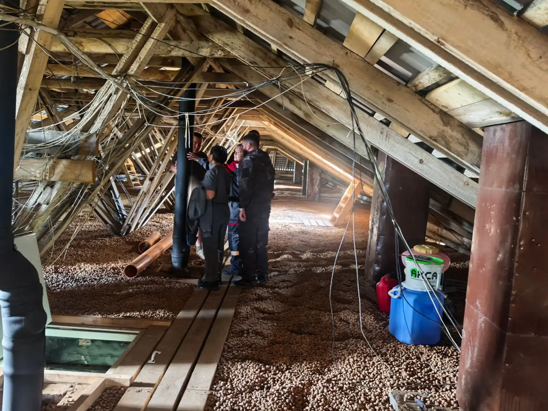 🛠 Приморская, 6 — проверка кровли перед приёмкой 👇

Сегодня провели предварительный осмотр крыши п