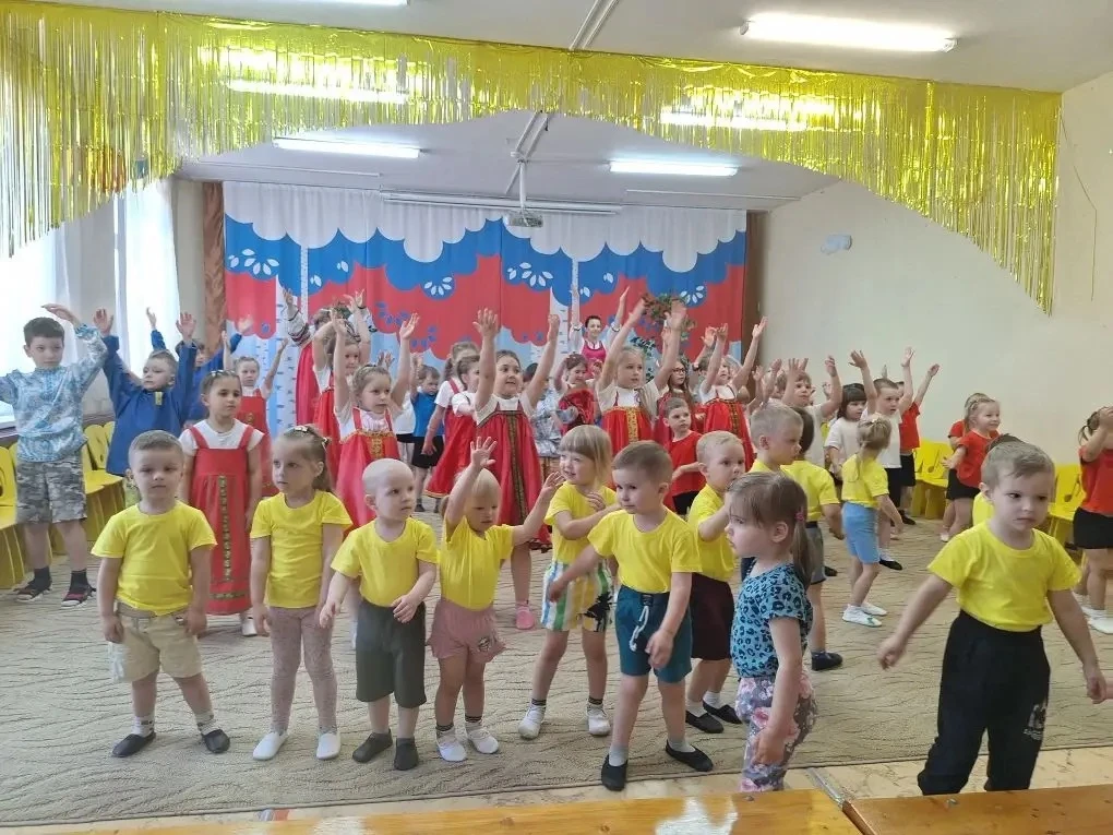 "Нет краше Родины нашей!" - под таким девизом прошли праздничные мероприятия накануне Дня России в д