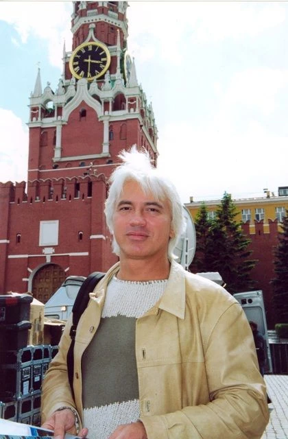 В мире, где бы я ни выступал, моя миссия — быть русским артистом, петь русскую музыку.

Любовь Дмитр