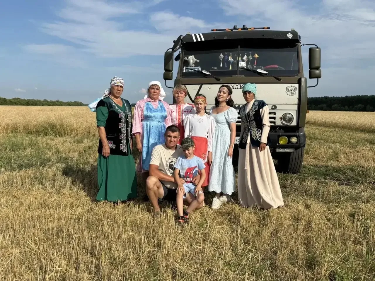 Сегодня агитбригада «Радуга» Новомертлинского сельского клуба совместно с агитбригадами Кошки-Теняко