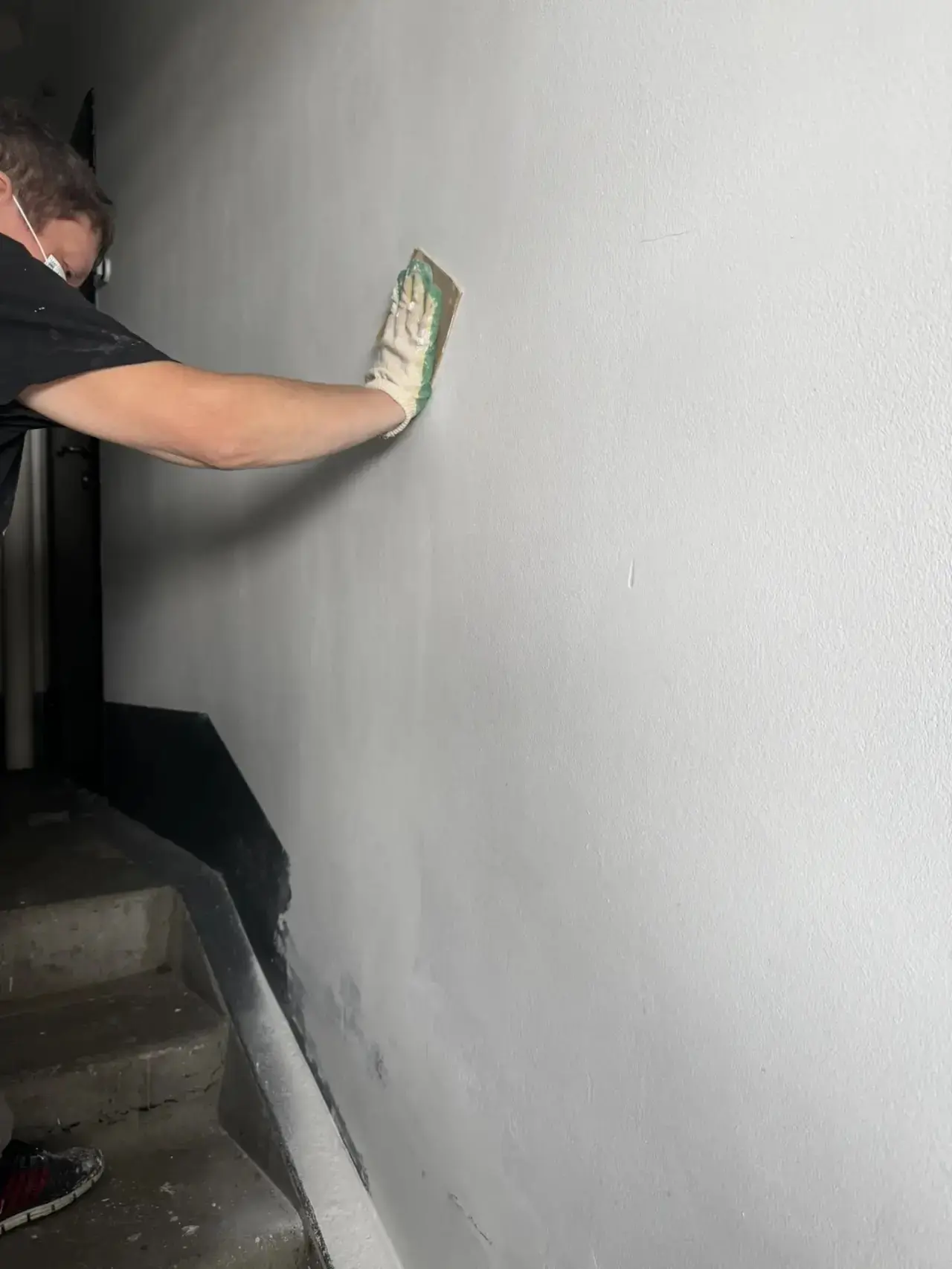 🛠 Продолжаем приводить подъезды в порядок!