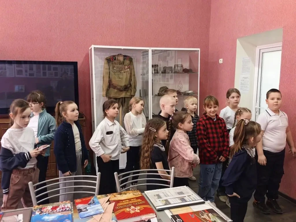 🕊️ Орлята-хранители: первые шаги в истории  Ученики 1Г и 1Б классов приняли участие в занятии по тре