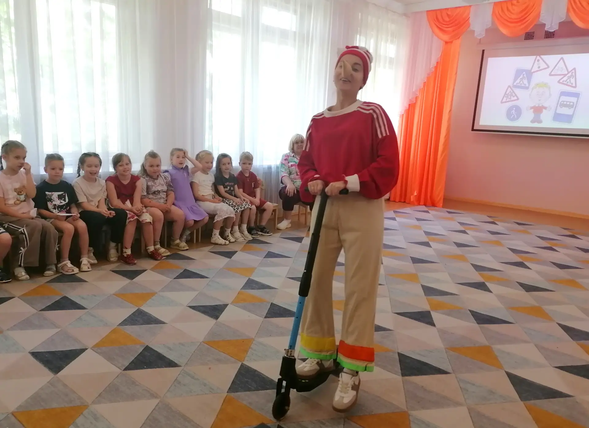 🚦 Путешествие в страну дорожных знаков: как Буратино учился безопасности
В нашем детском саду прошл