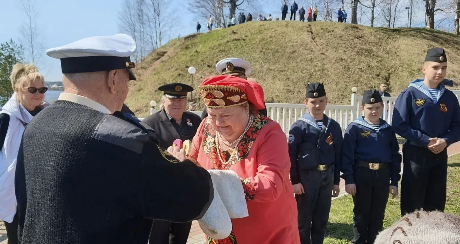 ЮНКОРЫ МЕДИАЦЕНТРА ПЕРЕДАЮТ С БОРТА "БАЙКАЛА":