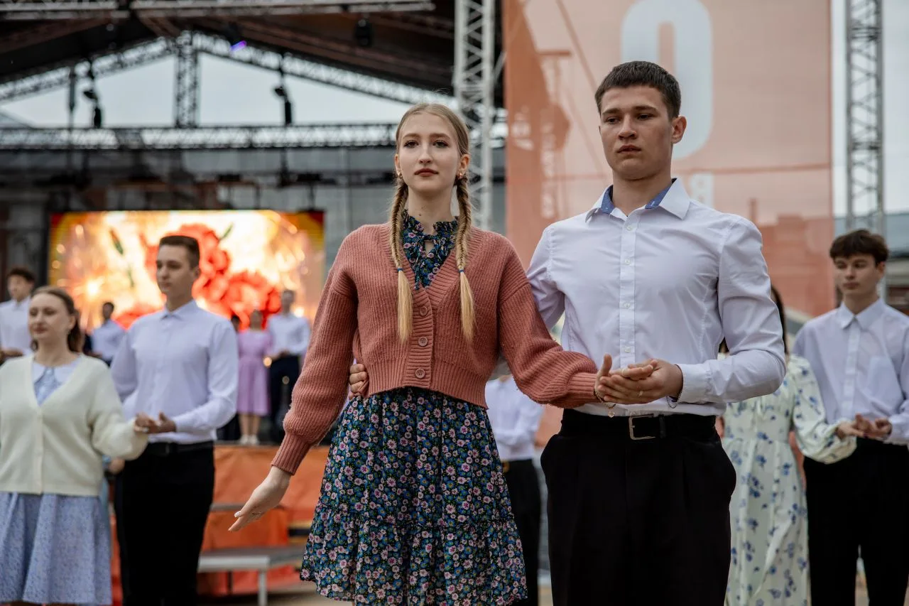 Студенты ЕТЖТ — филиала РГУПС исполнили «Вальс Победы»  🕊️ В преддверии Дня Победы студенты Елецкого