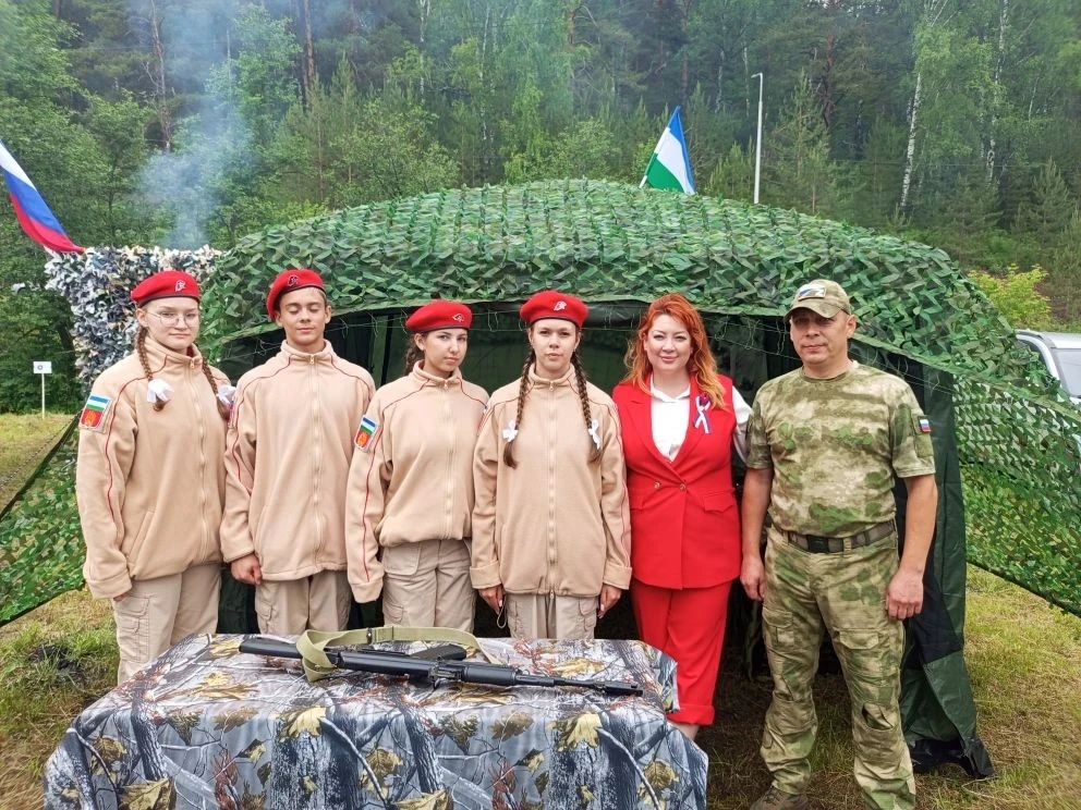 🎉12 июня, в День России,  наши учащиеся- юнармейцы под руководством военного куратора Хурматуллина 