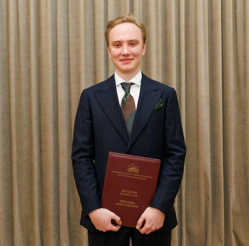 От студента до кандидата наук 📈
 
🧪 Выпускнику ФЕИН и старшему преподавателю кафедры нанотехнологи
