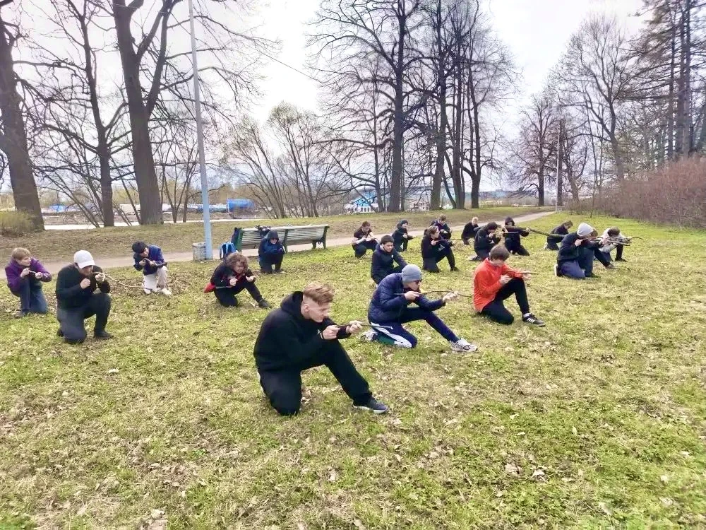 🪖Сегодня третий день учебных сборов для юношей 10‑х классов начался с уже традиционного построения. 