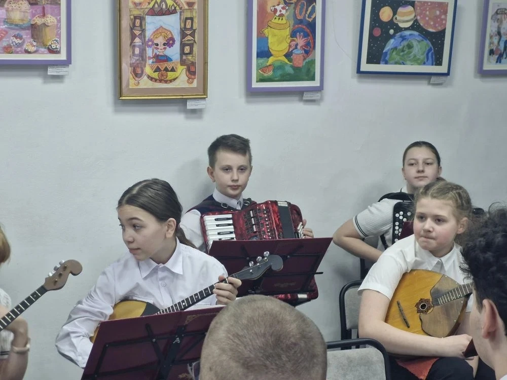 ➡ ДЕЯТЕЛЬНОСТЬ МУЗЫКАЛЬНОГО КЛАССА   🎻 6 апреля в библиотеке «Очаг» прошёл особенный концерт в рамка