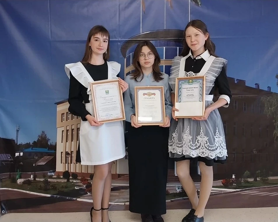 🎓 В Мамадыше чествовали победителей и призеров школьных олимпиад