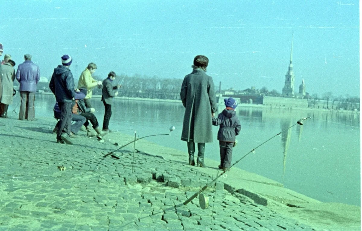 🎣 Тихая рыбалка на Стрелке. Ленинград, 1982 год.
