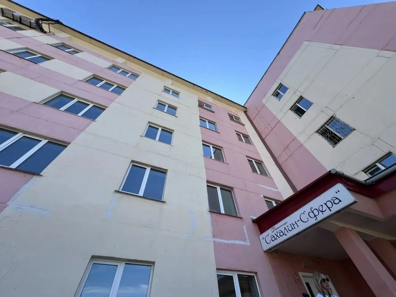 В Охе ремонтируют здание гостиницы

В здании бывшей «Сахалин‑Сферы» в городе Оха после ремонта откро