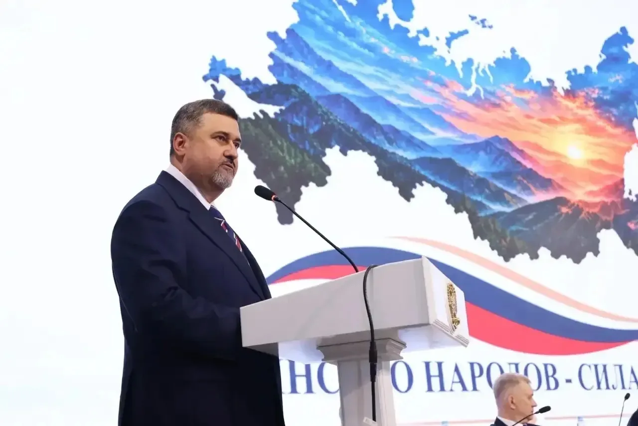 Принял участие в пленарной дискуссии конференции «Единство народов — Сила России!».