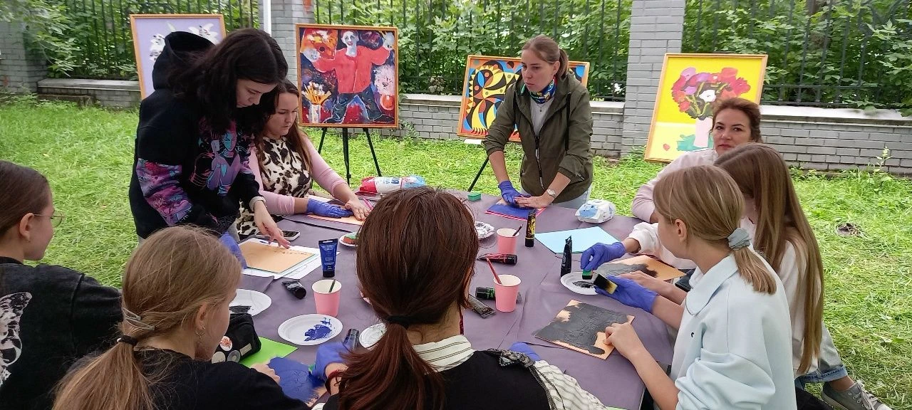 ✍👩‍🎨На 2-й день фестиваля оригинальный мастер-класс для детей на тему линогравюры при...