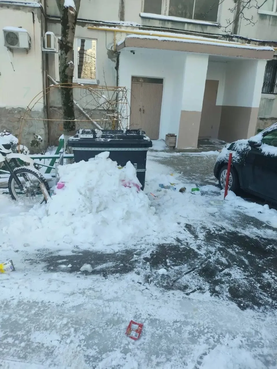 ❄️Несмотря на сложные погодные условия и тяжелую дорожную ситуацию, «Южный региональный оператор» пр
